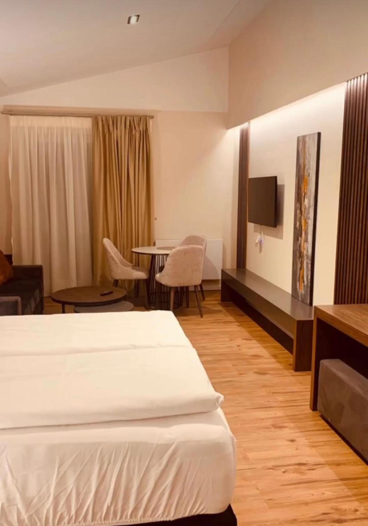 Akropolis Hotel Нюрнберг Экстерьер фото